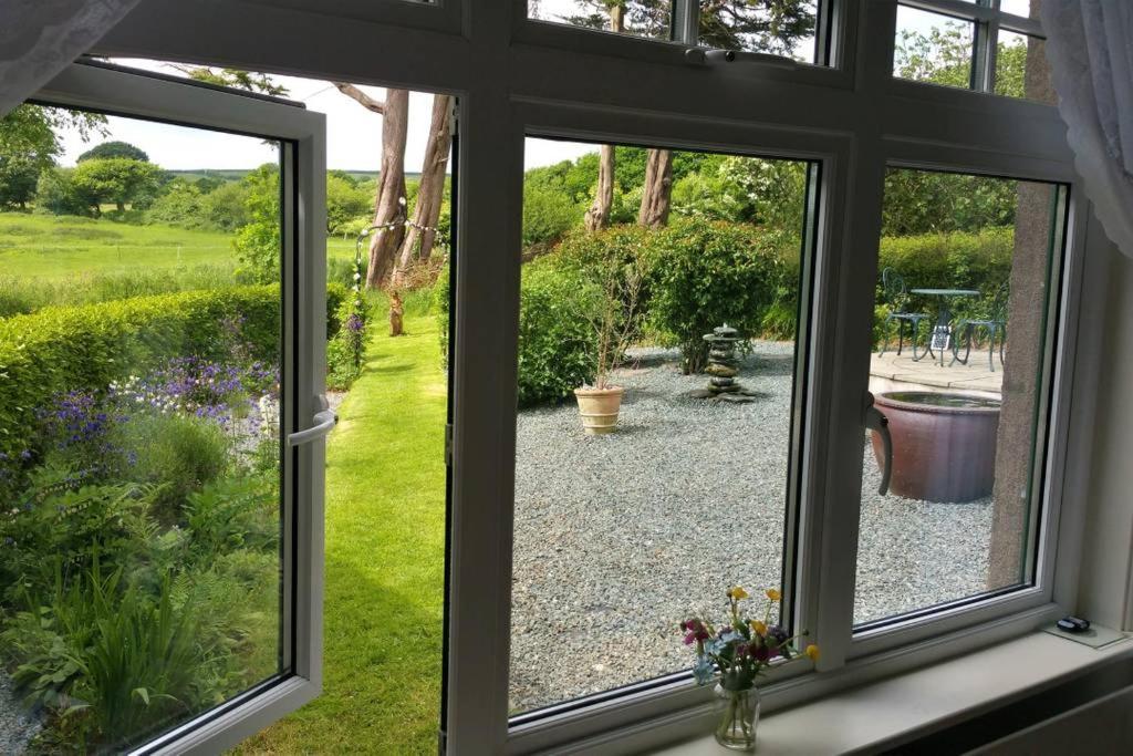 Bed and Breakfast Horsna Parc Retreat Saint Tudy Экстерьер фото